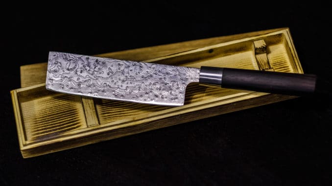 Messer aus Rosendamast